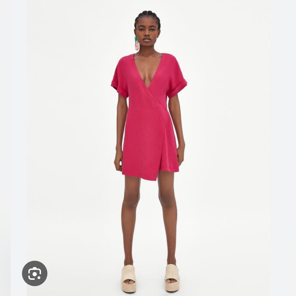 NWT Beautiful Zara Mini V-Neck Fuchsia Romper - XS